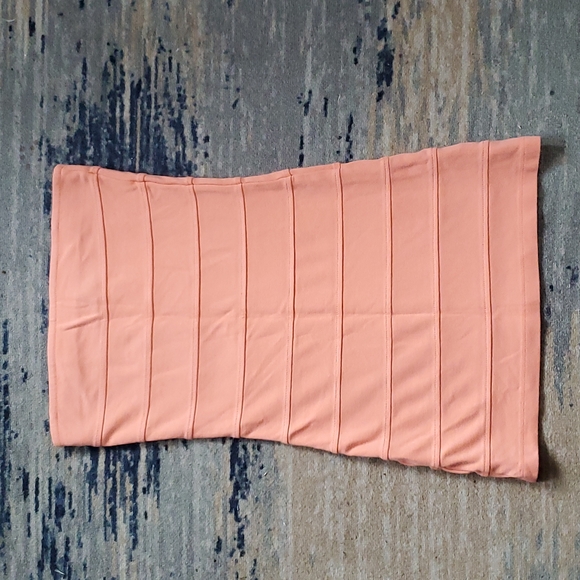 Peach bodycon strapless dress - Picture 1 of 4